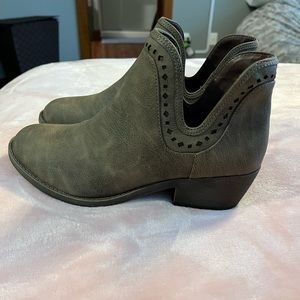 Jellypop women’s ankle boot 8 1/2 NEVER WORN!